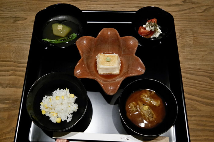 日本料理 野菜本膳「六雁」銀座五丁目 並木通り