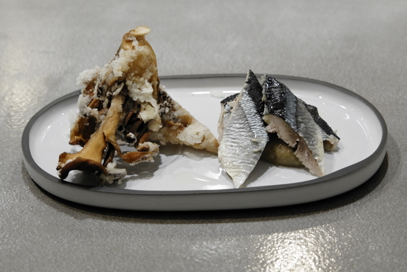 秋刀魚のグリル、ナスのピュレ、舞茸のフリット
