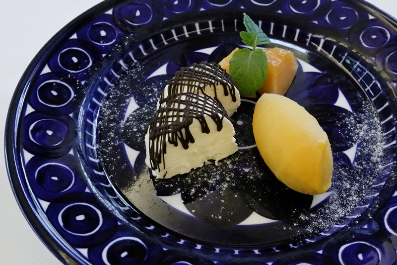 生姜とチョコレートのセミフレッド、マンゴーのソルベ