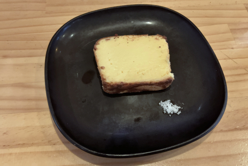 塩で食べるベイクドチーズケーキ