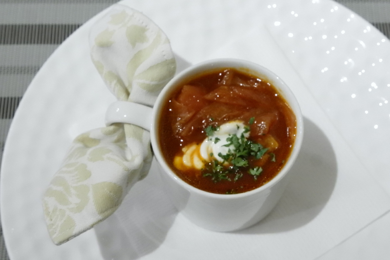 トマト風味のボルシチスープ