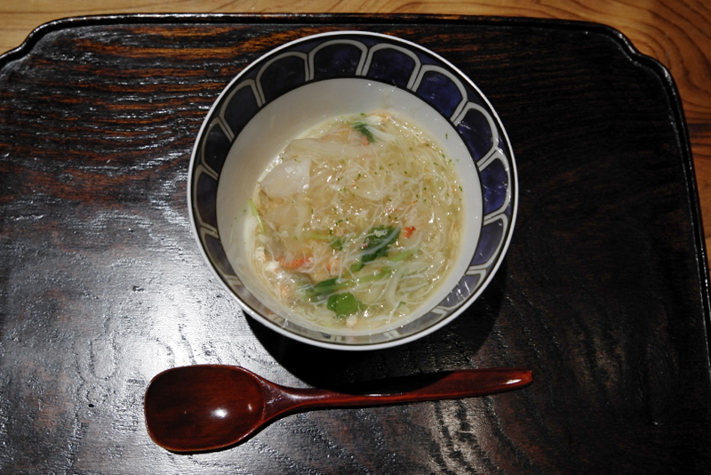 揚げ豆腐、ずわい蟹と淡路玉葱餡