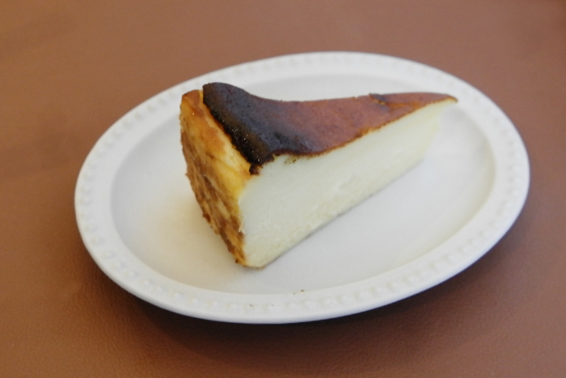 自家製バスクチーズケーキ