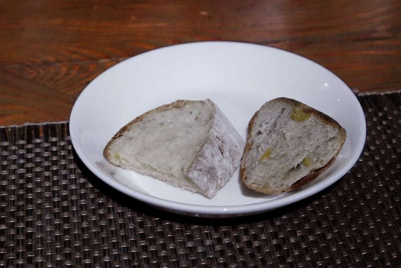 天然酵母の自家製かぼすピールのパン、生姜のパン