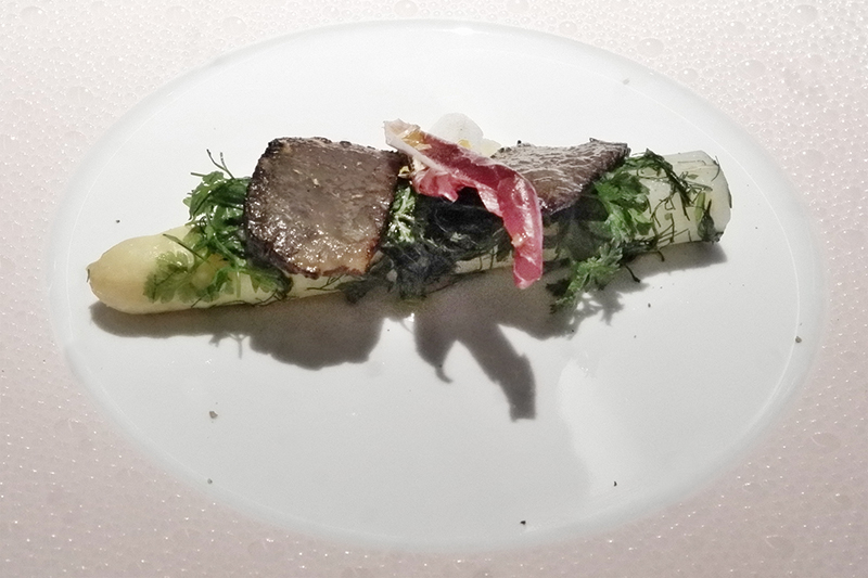 ドイツ産ホワイトアスパラ、和牛のマリネ