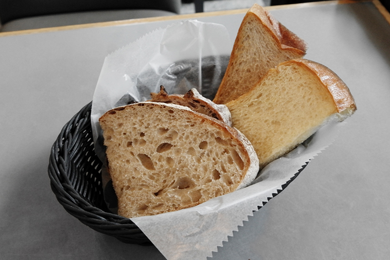 かご盛りパン