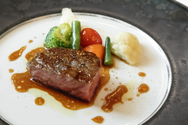 国産牛サーロインのロティ、レフォールの香るジュ