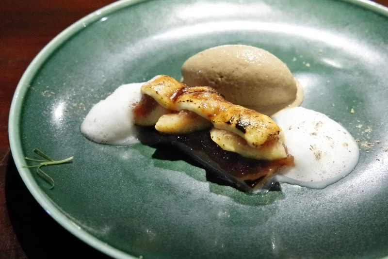 イチジク、クロモジ、黒蜜とバルサミコ酢のアイス